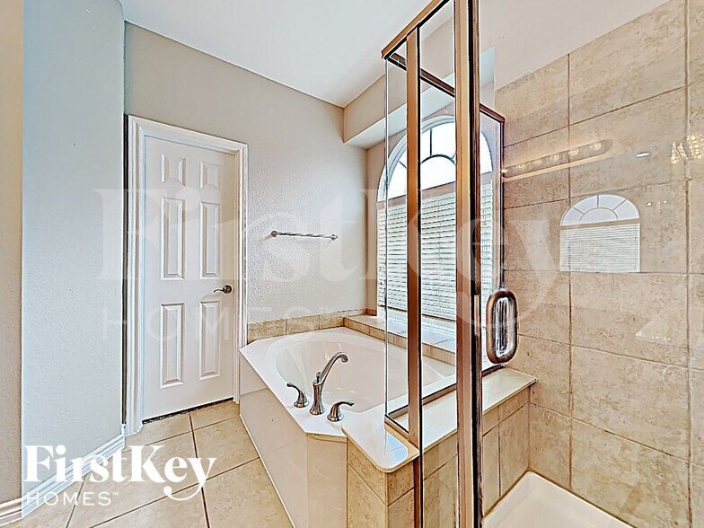 Building Photo - 304 Wisteria Way