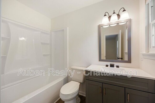 Building Photo - 4015 Shady Oak Dr
