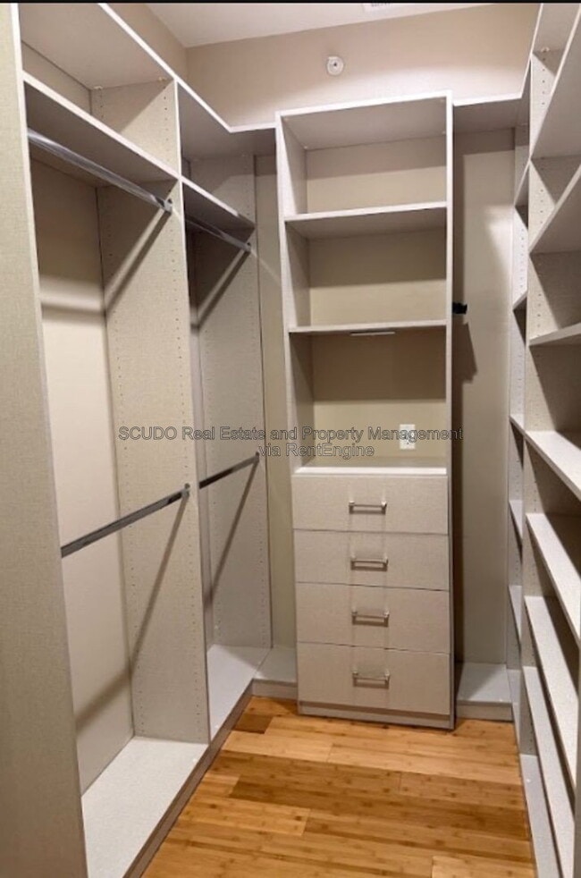Building Photo - 4521 Wornall Rd