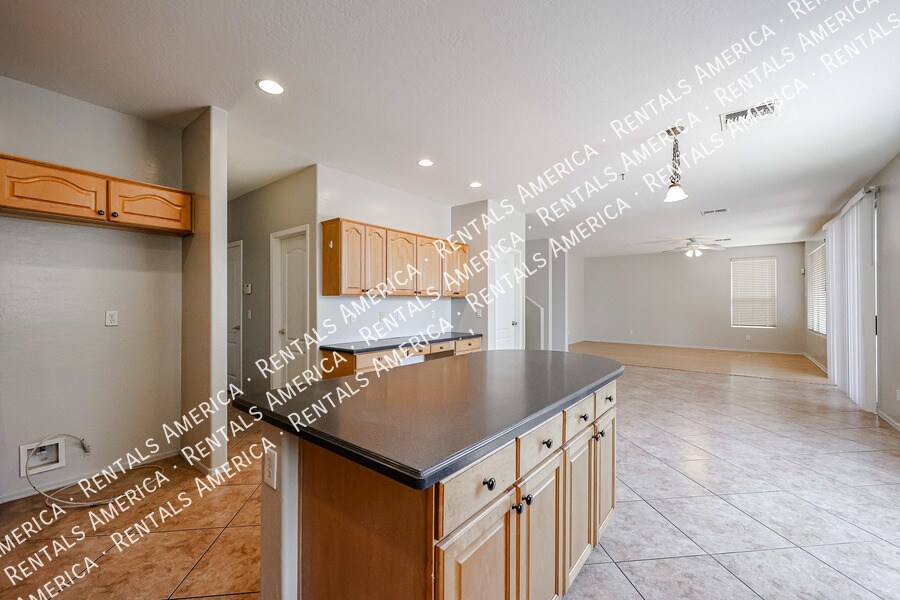 Building Photo - 1155 E Winchester Pl