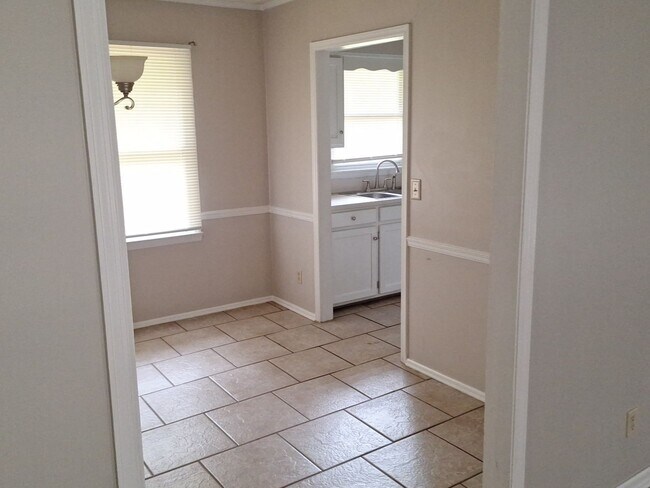 Building Photo - Charming Three Bedroom home available in Phenix City Al!