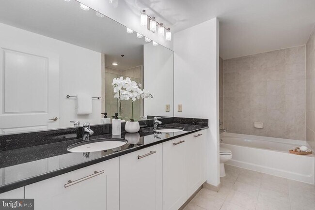 Building Photo - 5750 Bou Ave