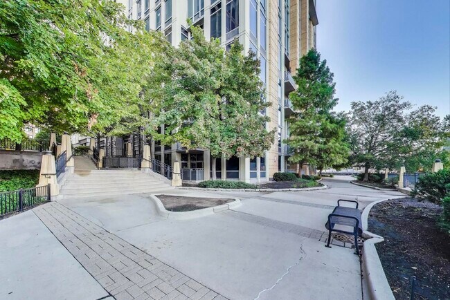 Building Photo - 700 N Larrabee St