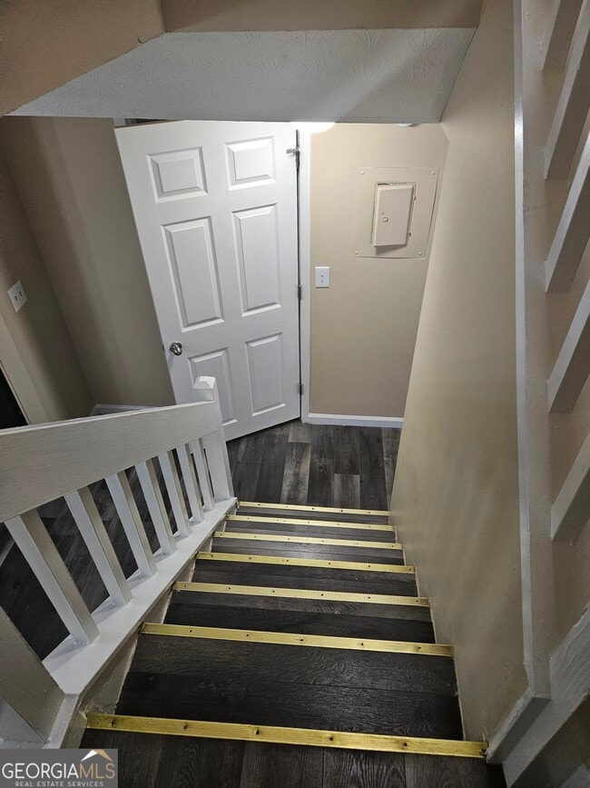 Building Photo - 3195 Highpoint Ct