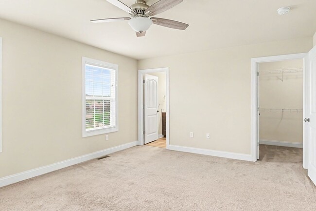 Building Photo - Three bedroom, 2.5 townhome in Mechanicsburg near Trindle Rd.