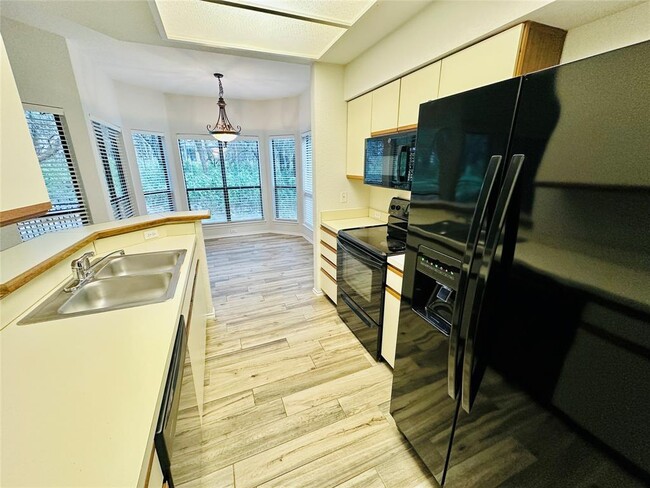 Building Photo - 4711 Spicewood Springs Rd