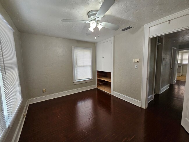 Building Photo - Charming 1/1 Home Just Minutes from Campus