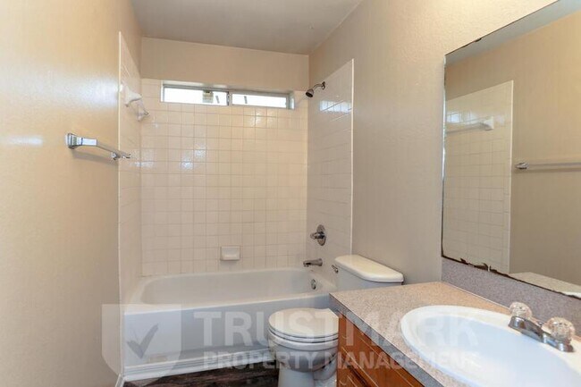 Building Photo - 310 S 40th St