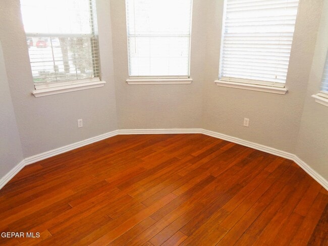 Building Photo - 2120 Greenlee Dr
