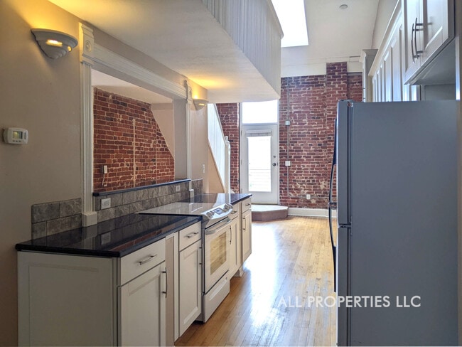Building Photo - 3233 Osage St