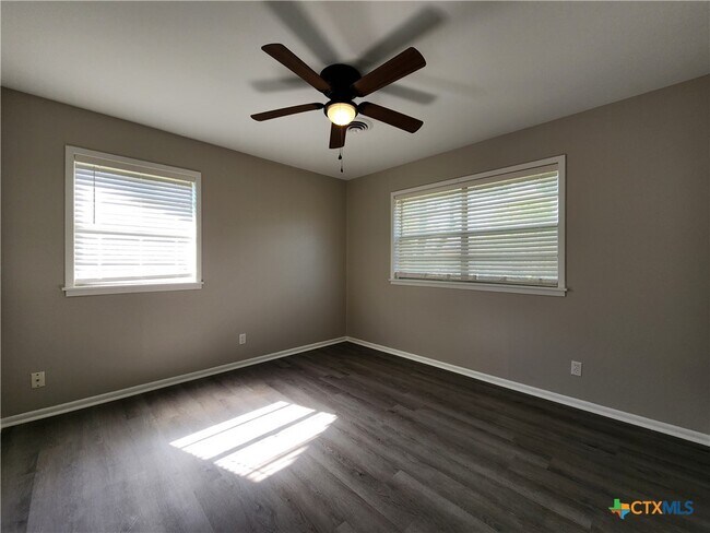 Building Photo - 273 Meadow Ave