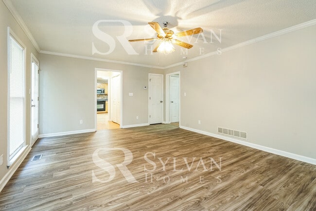 Building Photo - The living is easy in this 4 bedroom, 2.5 ...