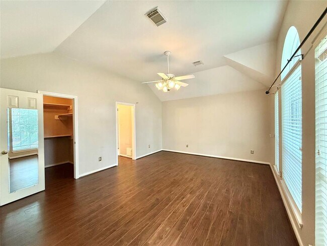Building Photo - 626 Clarenda Falls Dr