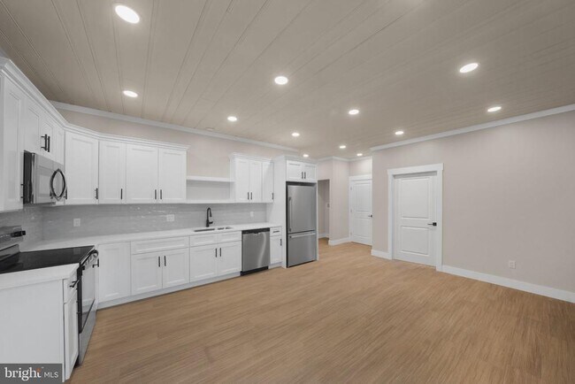 Building Photo - 71 Dreamland Park Dr