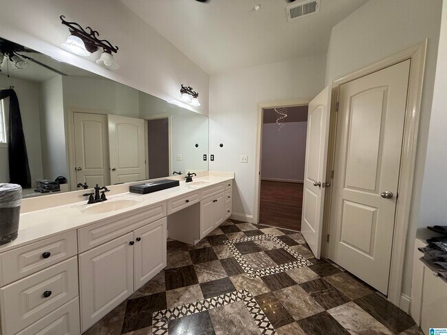 Building Photo - 2304 Arbor Glen