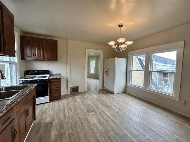 Building Photo - 377 Lawson Ave