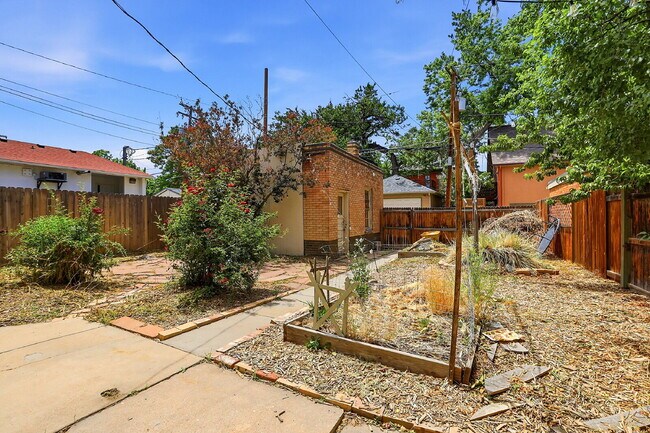 Building Photo - $4,720.95 with $300 off the first month's rent, 5 Beds - 5 Bath, Single Family Home in Denver wit...