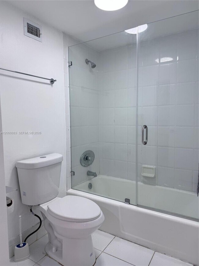 Building Photo - 100 Lincoln Rd