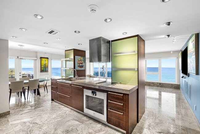 Building Photo - 2066 N Ocean Blvd