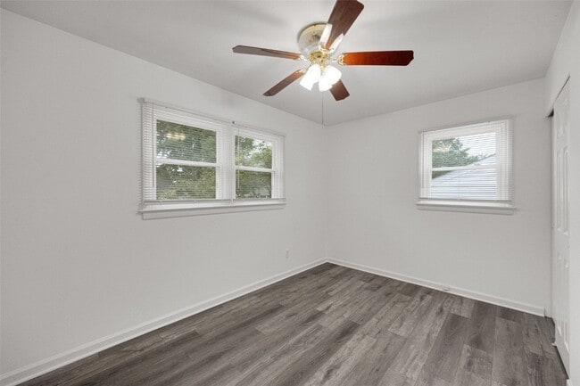 Building Photo - 417 Chamberlin Dr