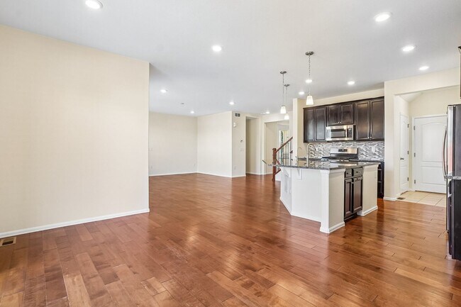 Building Photo - Luxurious Living: 2,367 Sq Ft Home with 4 Baths in Prime Location