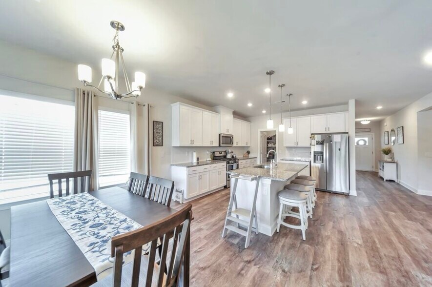 Building Photo - 4022 Arrowleaf Ln