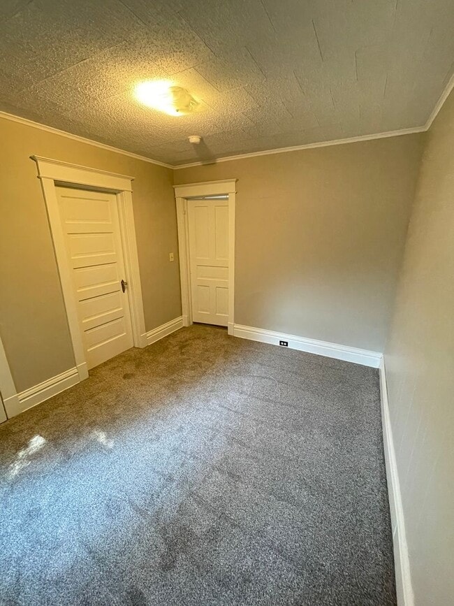 Building Photo - Available June 13th - 4 BED 2 BATH