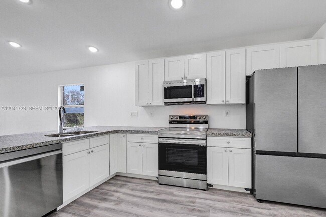 Building Photo - 7777 NW 8th Ct