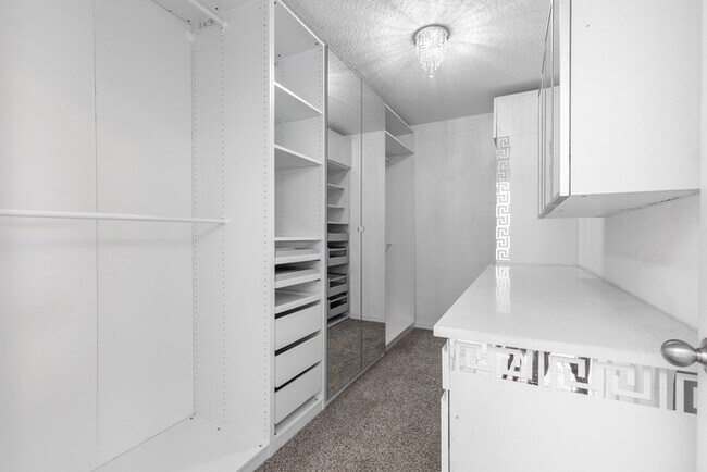 Building Photo - 4 Bedroom Home in Lake Nona with Fenced Yard