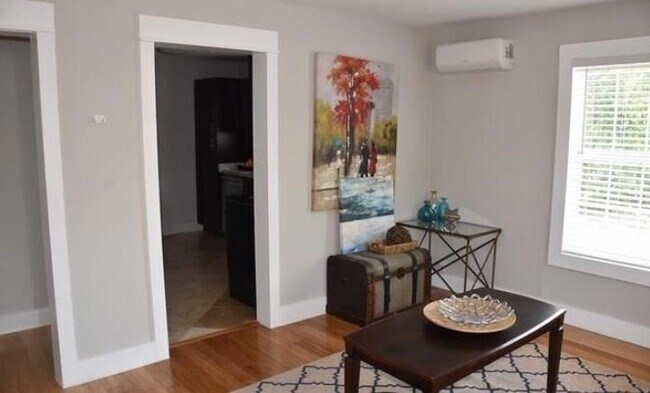 Building Photo - 305 W 55th St