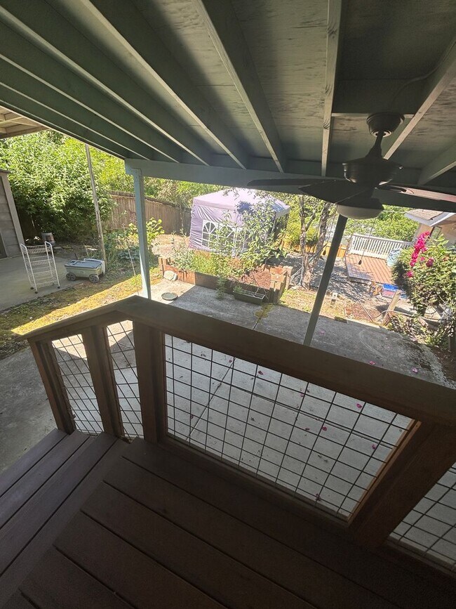 Building Photo - 3 Bed, 2 bath Rambler Home w/utilities included in Skyway, $3,135/mo.