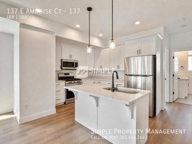 Building Photo - 137 E Amboise Ct