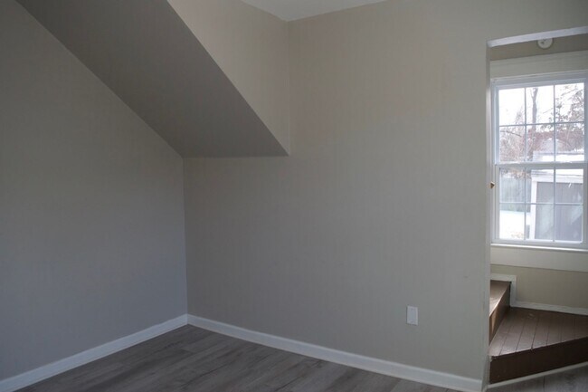 Building Photo - Conveniently Located 3 Bed 2 Bath House