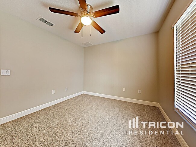 Building Photo - 303 Lisa Ann Ct