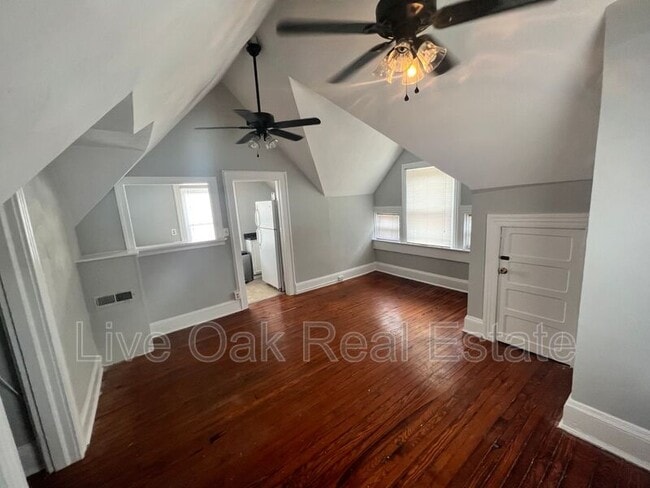 Building Photo - 610 Redgate Ave