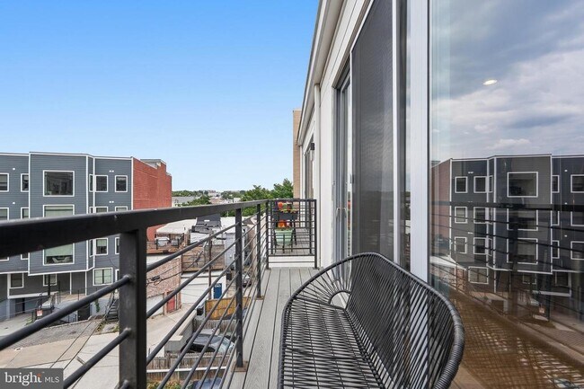 Building Photo - 435 R St NW