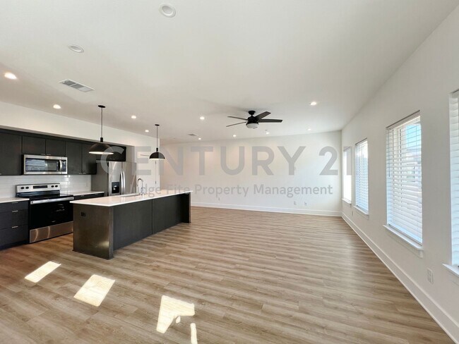 Building Photo - MOVE-IN SPECIAL: $500.00 off your 2nd full month's rent if lease signed by 3/1/26!