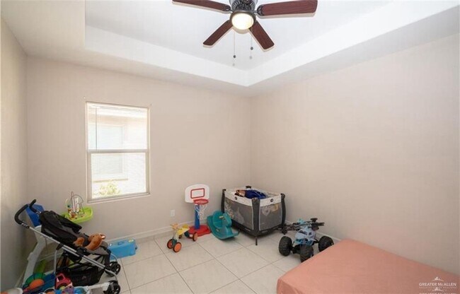 Building Photo - 304 S Ridge Ln