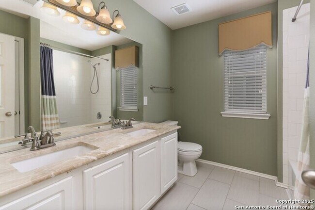 Building Photo - Charming 5-Bedroom Home for Rent in Gated ...