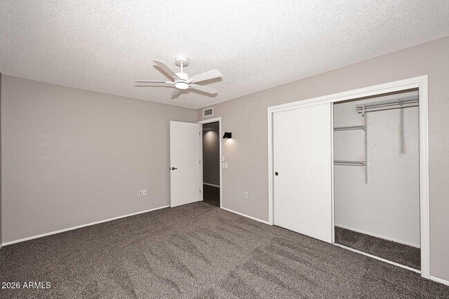 Building Photo - 17218 N Desert Glen Dr