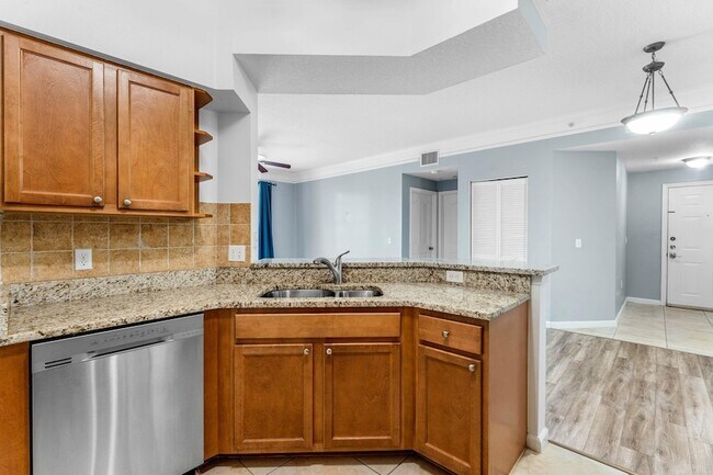 Building Photo - 10106 Myrtlewood Cir W