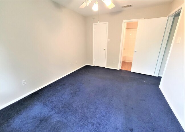 Building Photo - 16022 Old River Rd