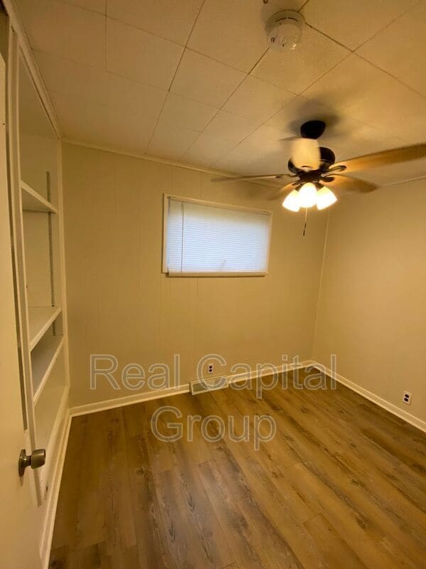 Building Photo - 305 Cable St