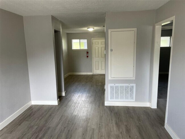 Building Photo - 7823 Glass St