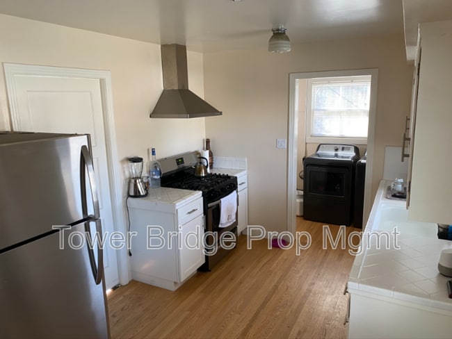 Building Photo - 215 41st St