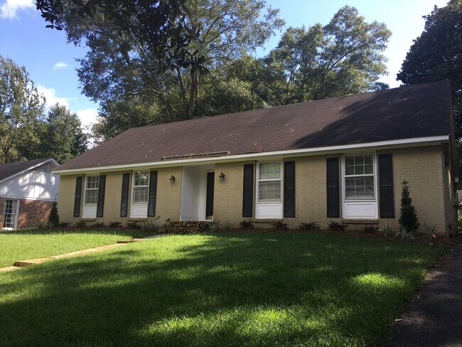 Primary Photo - CLOSE TO THE UNIVERSITY OF SOUTH ALABAMA A...