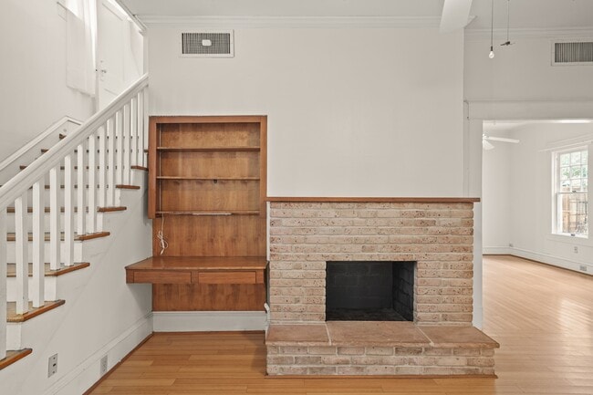Building Photo - 406 Sul Ross St
