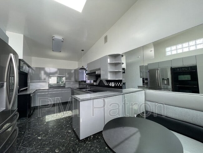 Building Photo - 1719 Van Horne Ln