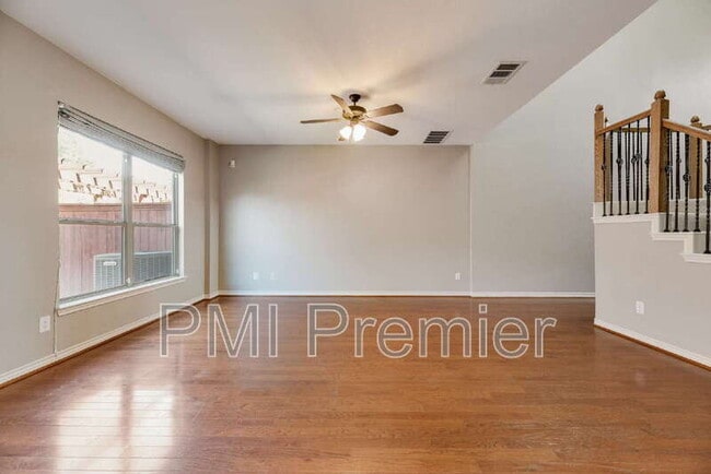 Building Photo - 321 Metropolitan Dr