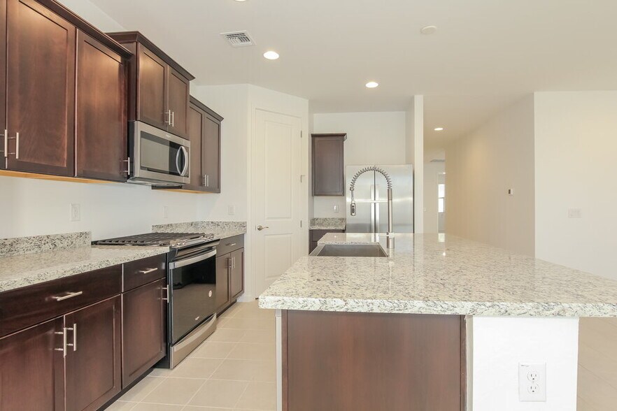 Building Photo - 11022 W Marguerite Ave